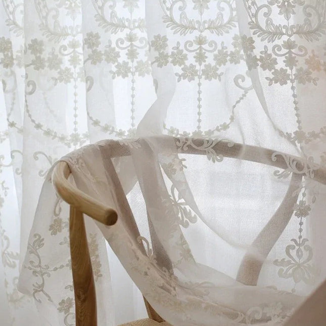 Klassieke vitrage met beige damastpatroon