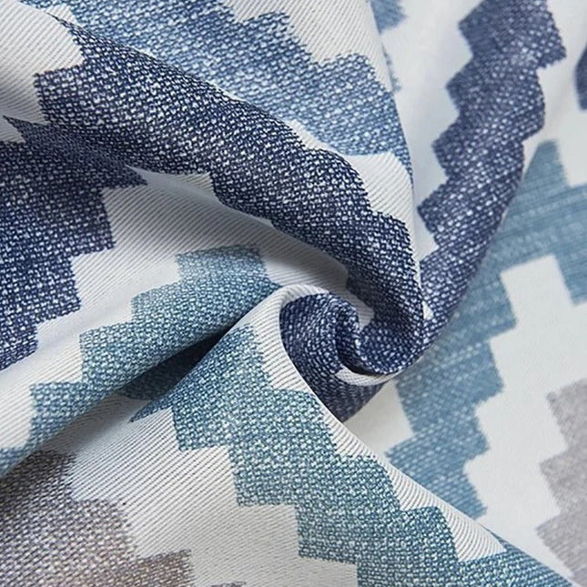 Blauw verduisterend gordijn Penedo met zigzagpatroon.