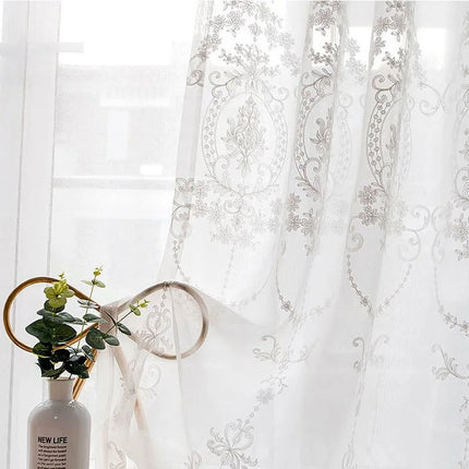 Klassieke vitrage met beige damastpatroon