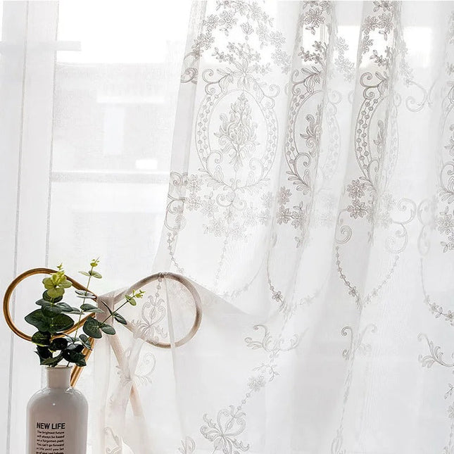 Klassieke vitrage met beige damastpatroon