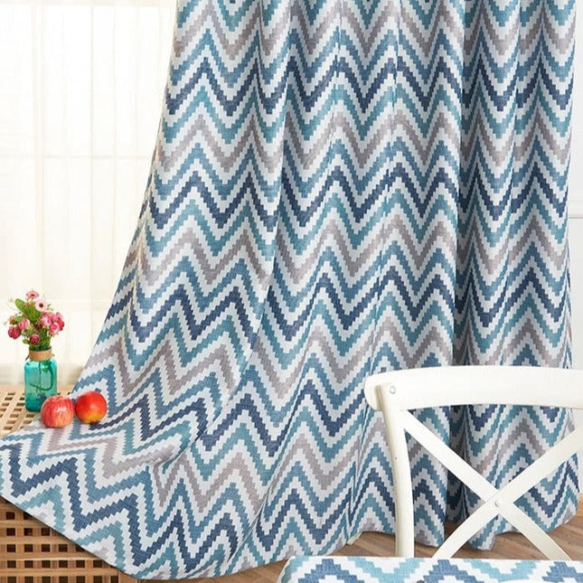 Blauw verduisterend gordijn Penedo met zigzagpatroon.