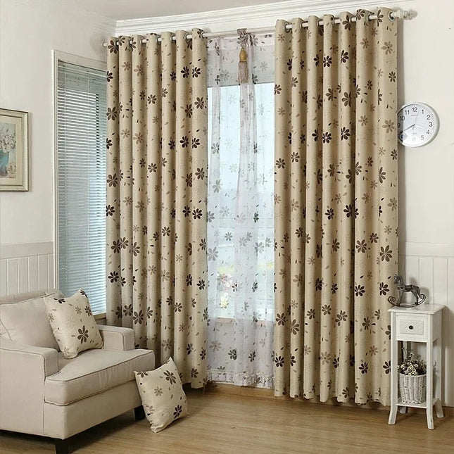 Verduisterend gordijn Inasa met modern bloemmotief.