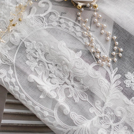 Klassieke vitrage met beige damastpatroon