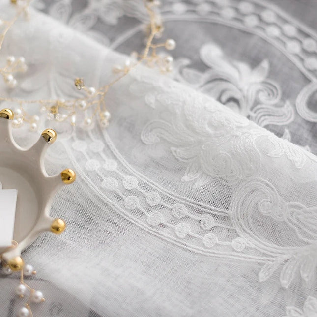 Klassieke vitrage met beige damastpatroon