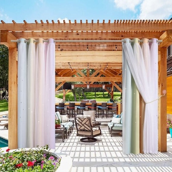 Kleurrijk buitengordijn voor terras en pergola