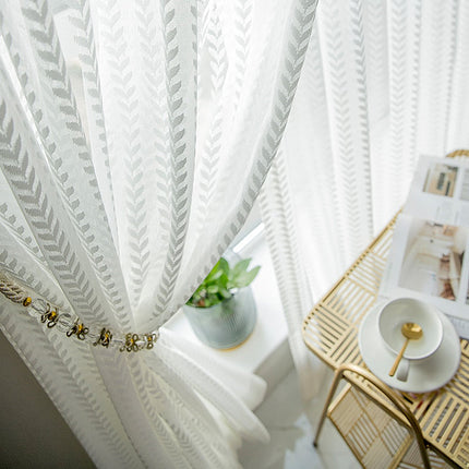 Witte vitrage met visgraatmotief