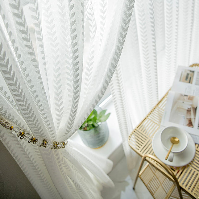 Witte vitrage met visgraatmotief