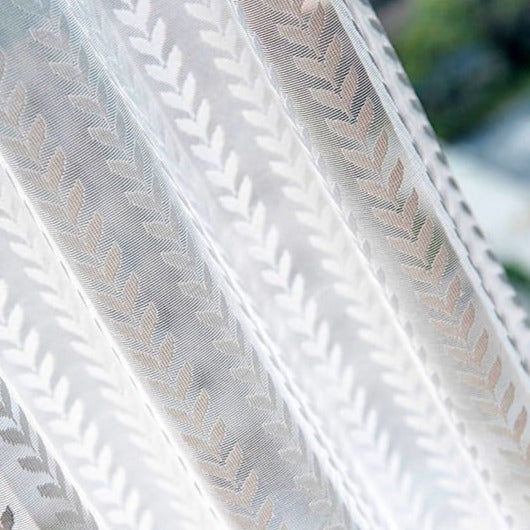 Witte vitrage met visgraatmotief