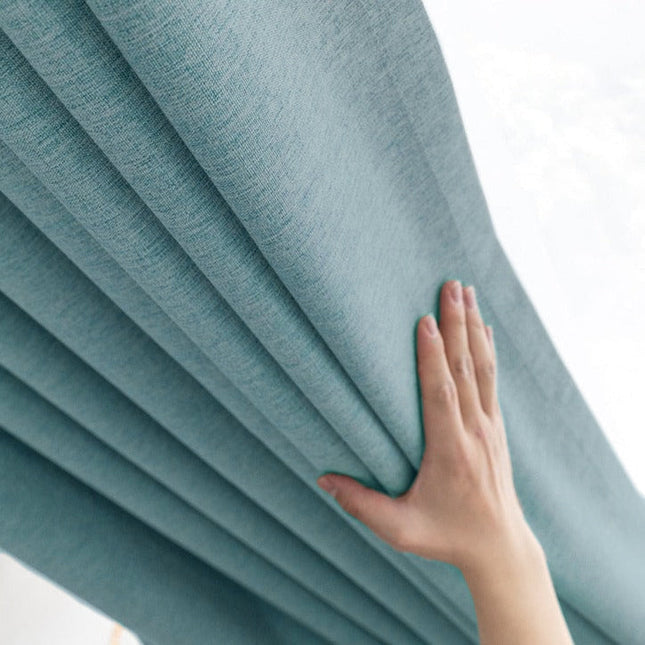 Blauw verduisterend gordijn Kross met linnenlook.