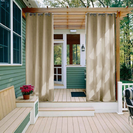 Beige waterdicht buitengordijn voor de serre.