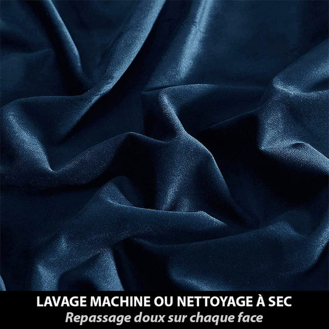 Nachtblauw verduisterend fluwelen gordijn.