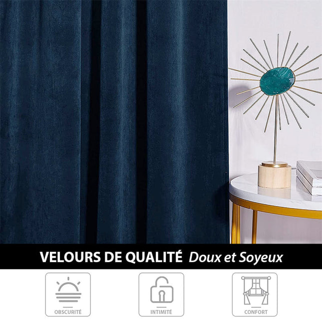 Nachtblauw verduisterend fluwelen gordijn.