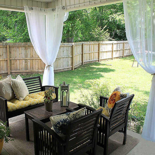 Witte vitrage voor buitengebruik op terras