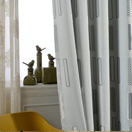 Grijs verduisterend gordijn geometrisch patroon