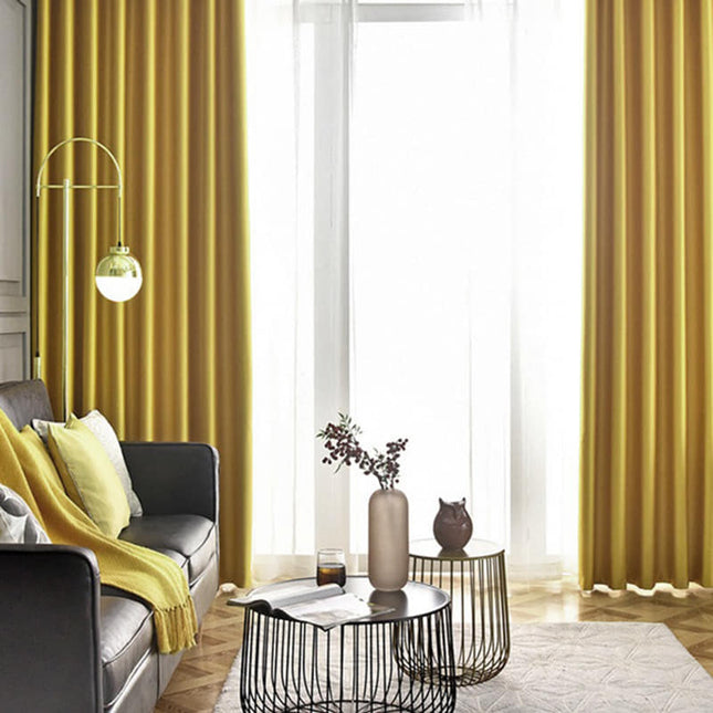 Okergeel verduisterend gordijn woonkamer